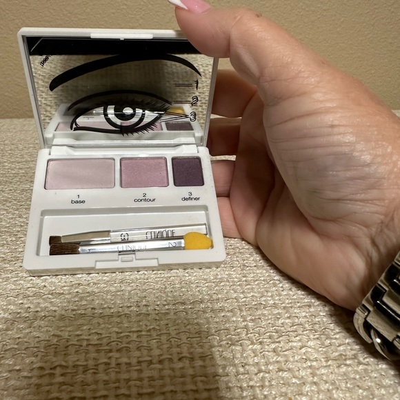 Clinique Moisture Surge Eyeshadow Palette - Picture 3 of 3